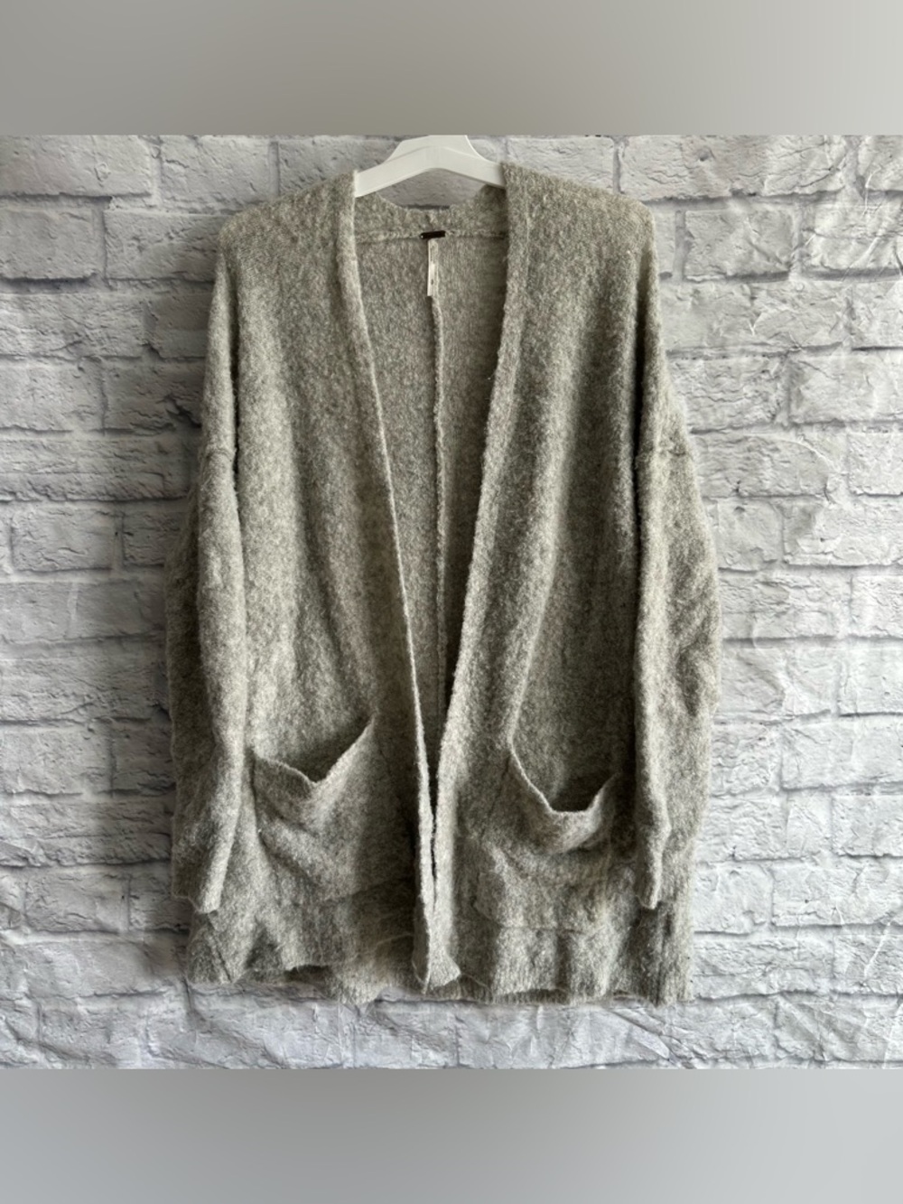 PREOWNED FREE PEOPLE OPEN FRONT GREY CARDIGAN SMALL S